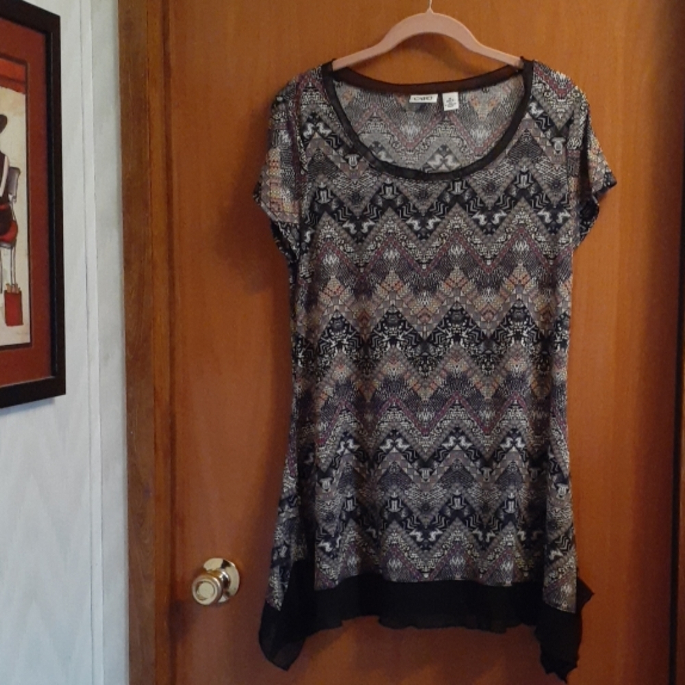 Geometric Tribal Print Tunic Top Illusion Details
